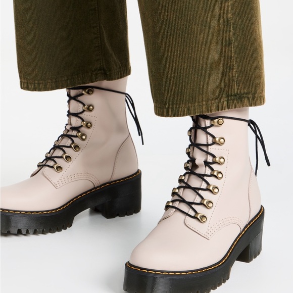 Dr. Martens Women's Lace-Up Boots - Vintage Taupe Smooth - US 7 - Picture 6 of 9